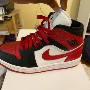 WMNS AIR JORDAN 1 MID